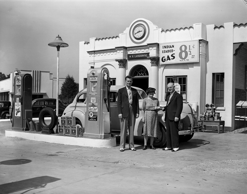 A252 W R Lansdowne Gas Station 1940 BCC Gas Stations Hugo Brooks